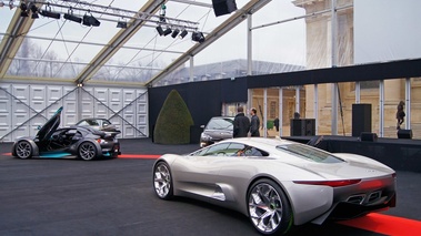 Jaguar C-X75 gris 3/4 arrière gauche