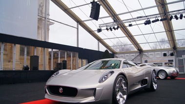 Jaguar C-X75 gris 3/4 avant gauche