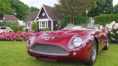 Aston Martin DB4 GT Roadster bordeaux 3/4 avant gauche