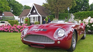 Aston Martin DB4 GT Roadster bordeaux 3/4 avant gauche