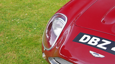 Aston Martin DB4 GT Roadster bordeaux logo capot