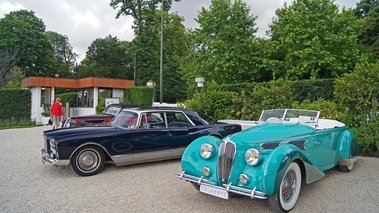 Delahaye bleu turquoise 3/4 avant gauche & Facel Vega bleu nuit profil