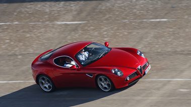 Montlhéry Autodrome Héritage Festival 2009 Alfa Romeo 8C Competizione rouge anneau