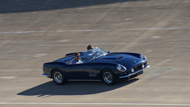 Montlhéry Autodrome Héritage Festival 2009 Ferrari 250 GT California Spider bleu anneau