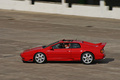 Montlhéry Autodrome Héritage Festival 2009 Lotus Esprit V8 rouge ligne droite des stands