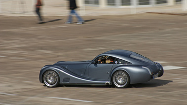 Montlhéry Autodrome Héritage Festival 2009 Morgan Aeromax gris ligne droite des stands