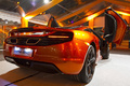 soirée de présentation - McLaren MP4-12C orange 3/4 arrière droit portes ouvertes