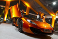 soirée de présentation - McLaren MP4-12C orange 3/4 avant droit penché portes ouvertes