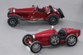 Bugatti Type 35 bordeaux 3/4 avant gauche & ancienne bordeaux profil vue de haut