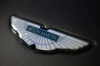 Aston Martin Rapide anthracite logo capot