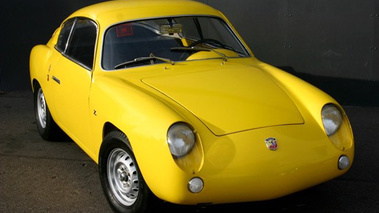 Fiat 750 Abarth Coupé Sestriere Zagato jaune 3/4 avant droit