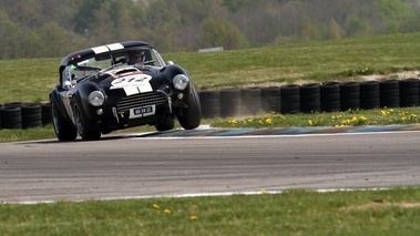 AC Cobra, noire bandes blanches, face