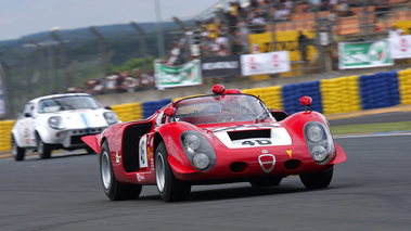 Alfa Romeo 33 Gr.4 rouge Le Mans Classic 2008 3/4 avant droit filé