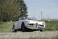 Alfa Romeo Giulia Spider, blanche, action, 3/4 avant gauche