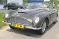 Aston DB6 Volante marron 3/4 avant gauche