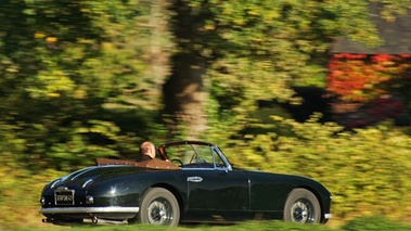 Aston Martin DB2 Cabriolet vert foncé 3/4 arrière droit filé 2