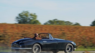 Aston Martin DB2 Cabriolet vert foncé 3/4 arrière droit filé