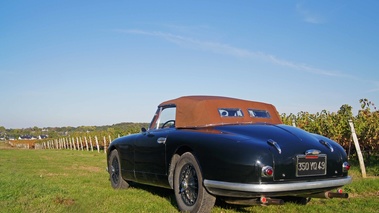 Aston Martin DB2 Cabriolet vert foncé 3/4 arrière gauche capoté