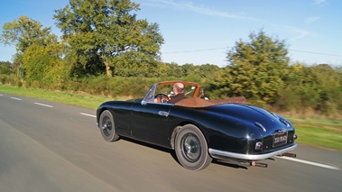 Aston Martin DB2 Cabriolet vert foncé 3/4 arrière gauche travelling 4