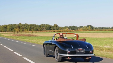 Aston Martin DB2 Cabriolet vert foncé 3/4 arrière gauche travelling