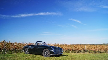 Aston Martin DB2 Cabriolet vert foncé 3/4 avant droit 2