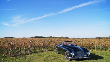 Aston Martin DB2 Cabriolet vert foncé 3/4 avant droit