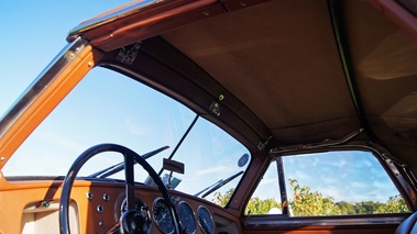 Aston Martin DB2 Cabriolet vert foncé intérieur capoté