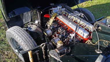 Aston Martin DB2 Cabriolet vert foncé moteur