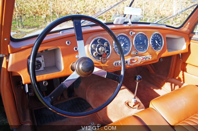 Aston Martin DB2 Cabriolet vert foncé tableau de bord ...