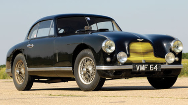 Aston Martin DB2 GT bleue 3/4 avant droit