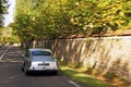 Aston Martin DB4 gris 3/4 arrière gauche travelling