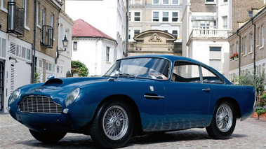 Aston Martin DB4 GT bleue profil