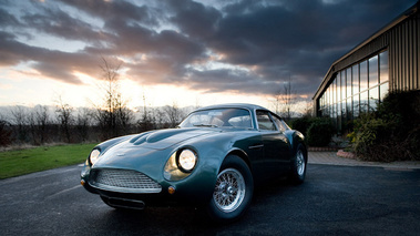 Aston Martin DB4 Zagato 3/4 avant gauche