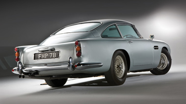 Aston Martin DB5 007, grise, 3/4 arrière droit