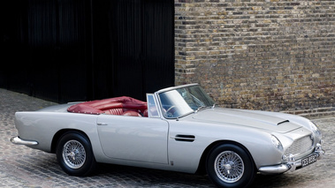 Aston Martin DB5 Convertible 3/4 avant droit capote ouverte 