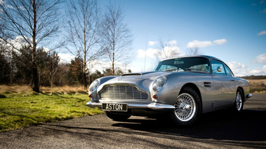 Aston Martin DB5 grise 3/4 Avant gauche