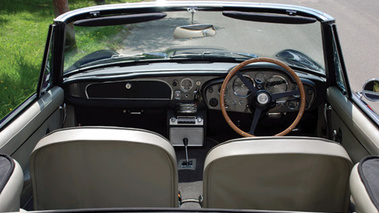 Aston Martin DB6 Vantage bleue intérieur 