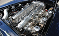 Aston Martin DB6 Volante bleue moteur