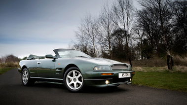 Aston Martin V8 Vantage 2000 BRG 3/4 avant droit