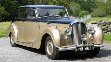 Bentley Mark VI Freestone Webb Saloon noir/marron 3/4 avant droit