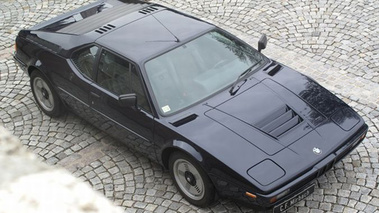 BMW M1 noire 3/4 avant gauche travelling 