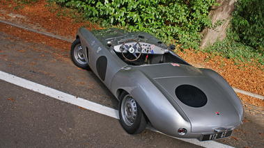 Arnolt-Bristol Bolide gris Bruxelles 3/4 arrière gauche vue de haut penché