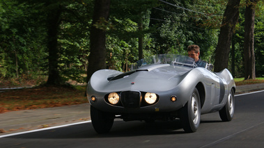 Arnolt-Bristol Bolide gris Bruxelles 3/4 avant gauche travelling 3