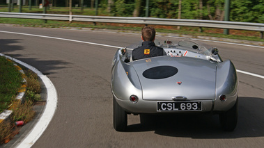 Arnolt-Bristol Bolide gris Bruxelles face arrière travelling 2