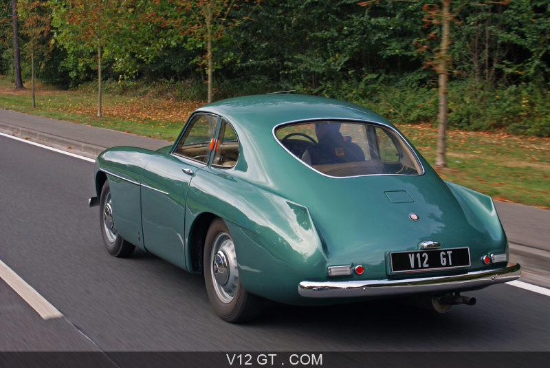 https://www.v12-gt.com/var/v12gt/storage/images/galerie/galeries-photos/galeries-classic/bristol/bristol-405-coupe-vert-3-4-arriere-gauche-travelling-2/50277-1-fre-FR/Bristol-405-Coupe-vert-3-4-arriere-gauche-travelling-2_zoom.jpg