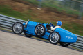 Bugatti Type 35 bleu Sport & Collection 2009 3/4 arrière gauche filé