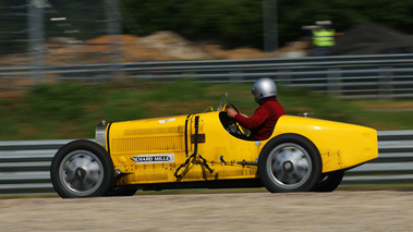 Bugatti Type 35 jaune Sport & Collection 2009 filé