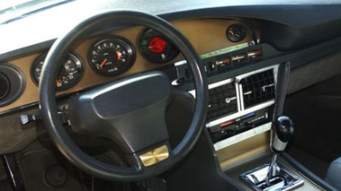 Citroën SM grise intérieur