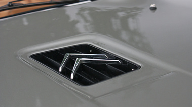 Citroën SM Présidentielle gris Le Vésinet logo chevrons grille