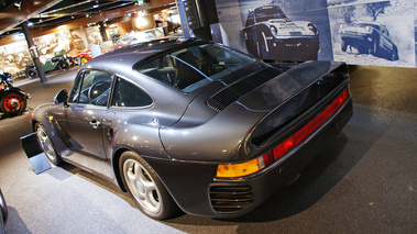 D'Ieteren Galerie - Porsche 959 noir 3/4 arrière gauche penché